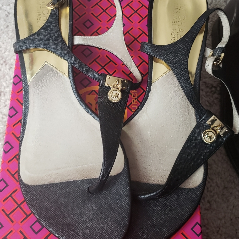 Michael Kors Black Thong Leather Sandals 9